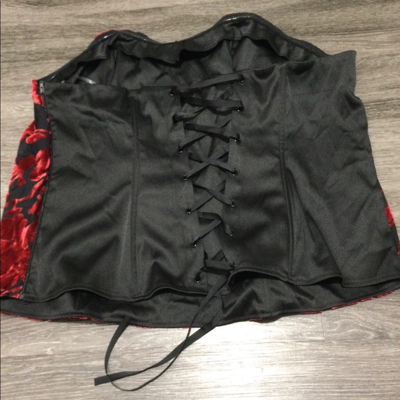NWT Plus Velvet-Look Corset Red/Black Size 24 - Picture 4 of 6